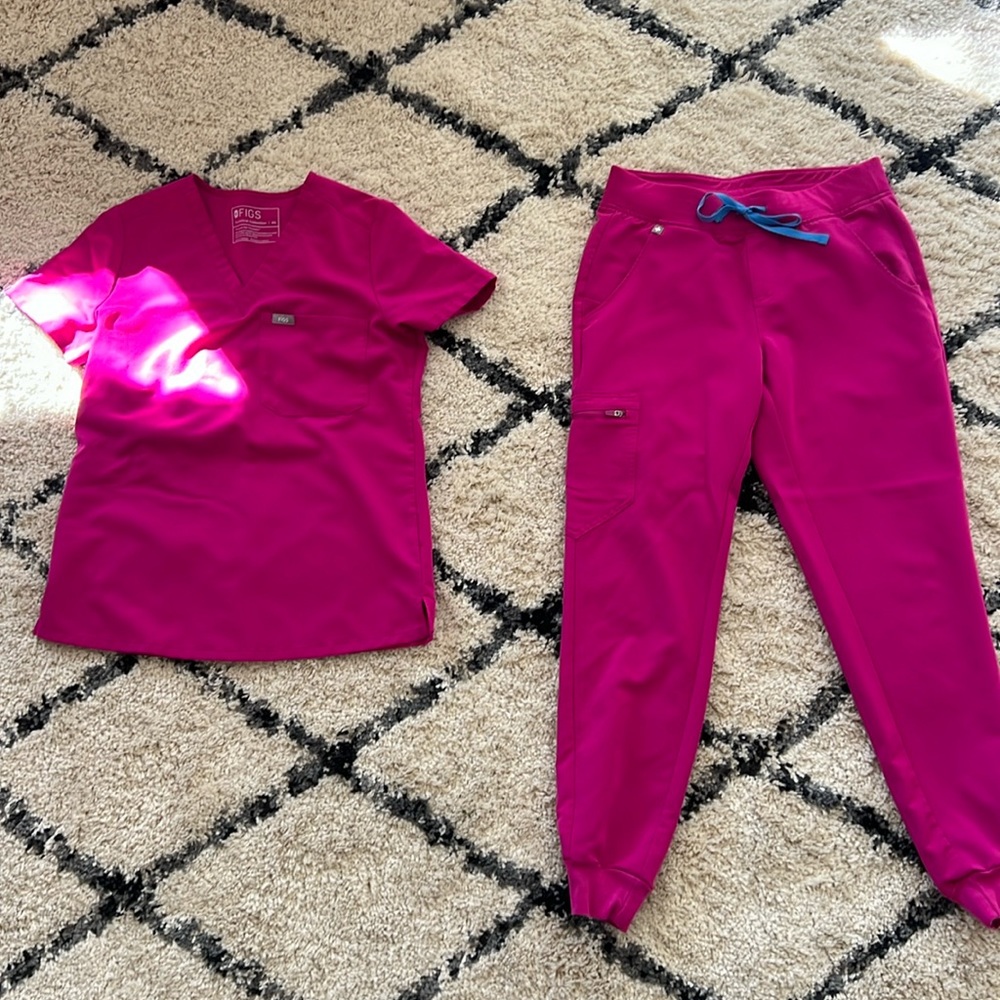 Pink scrub fig set with blue tie
